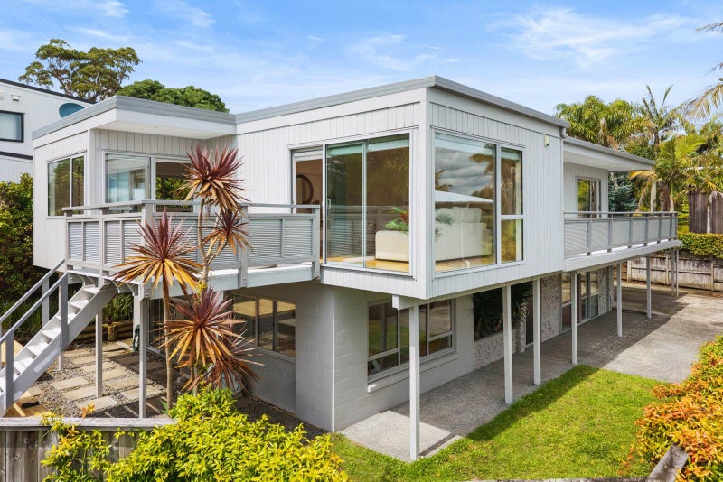 2/598 Beach Road, Rothesay Bay, Auckland - Carousel 2