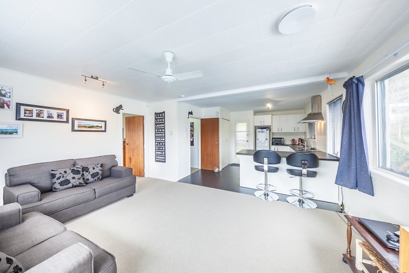 1/16 Hillside Drive, Maoribank, Upper Hutt - Carousel 1