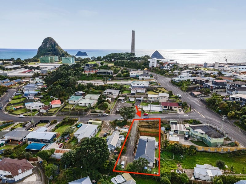 42 Simons Street, Moturoa, New Plymouth - Carousel 1