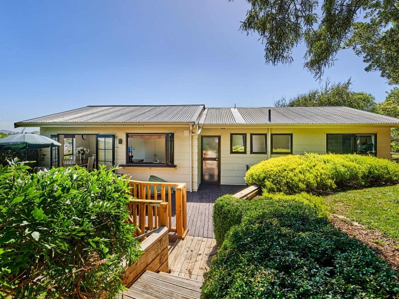 16 Transom Close, Whitby, Porirua - Carousel 1