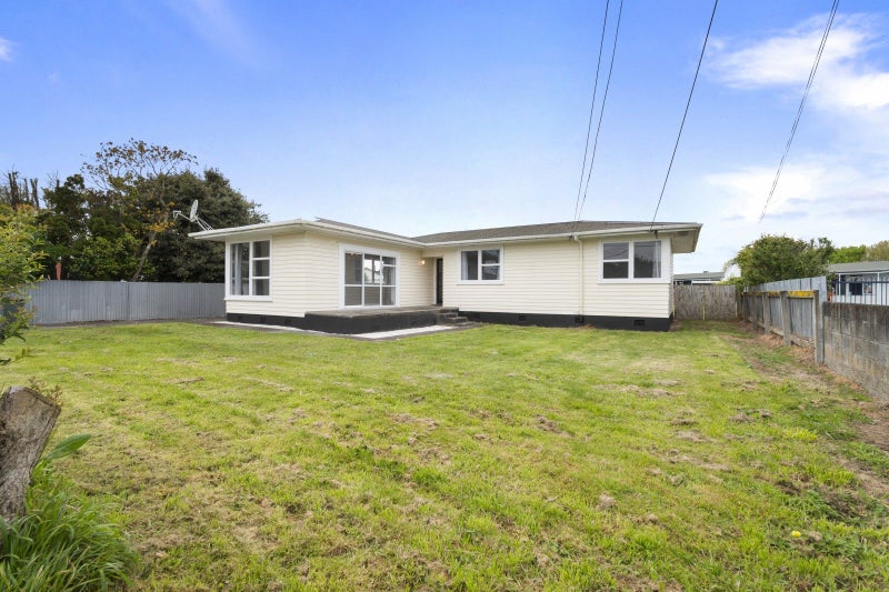 3 Clifton Street, Bulls - Carousel 13
