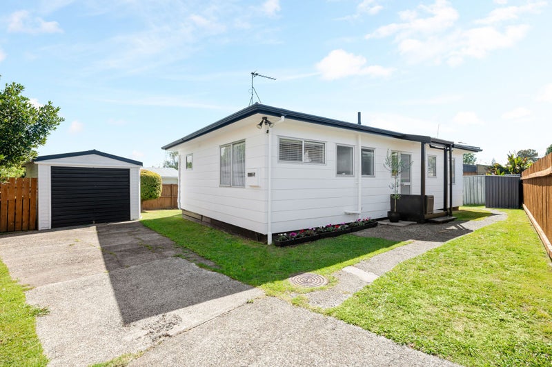 8C Huia Avenue, Forest Lake, Hamilton - Carousel 2