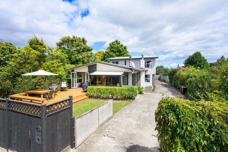 28 Summerhill Drive, Fitzherbert, Palmerston North - Carousel 26