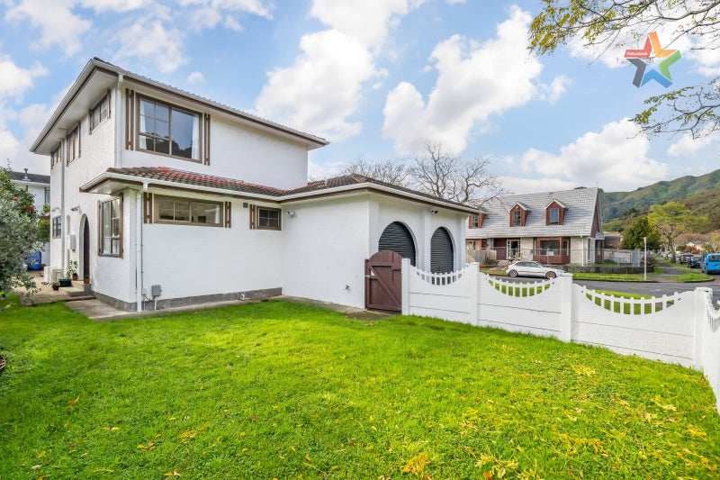 2 McEnroe Grove, Naenae, Lower Hutt - Carousel 2