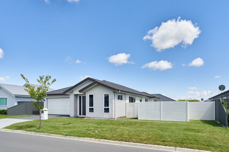 10 Drovers Way, Frimley, Hastings - Carousel 2