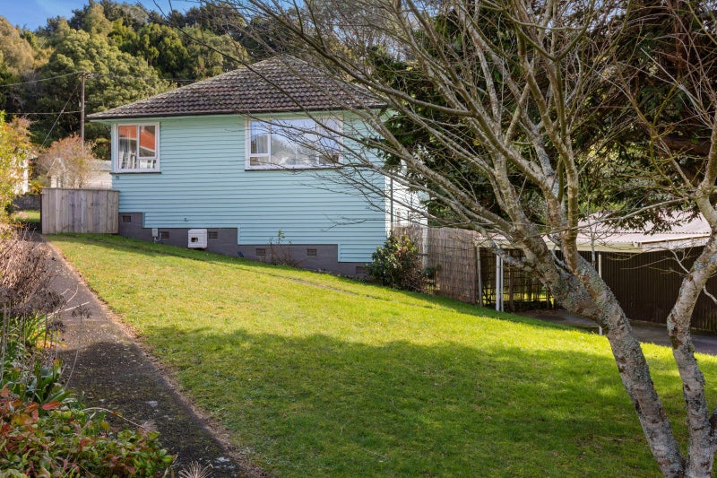 70 Glenpark Avenue, Frankleigh Park, New Plymouth - Carousel 2