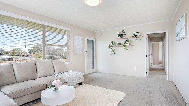 18 Blue Spur Way, Glendene, Auckland - Carousel 1