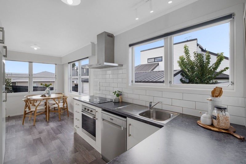 8 QUEEN ROAD, Bellevue, Tauranga - Carousel 1