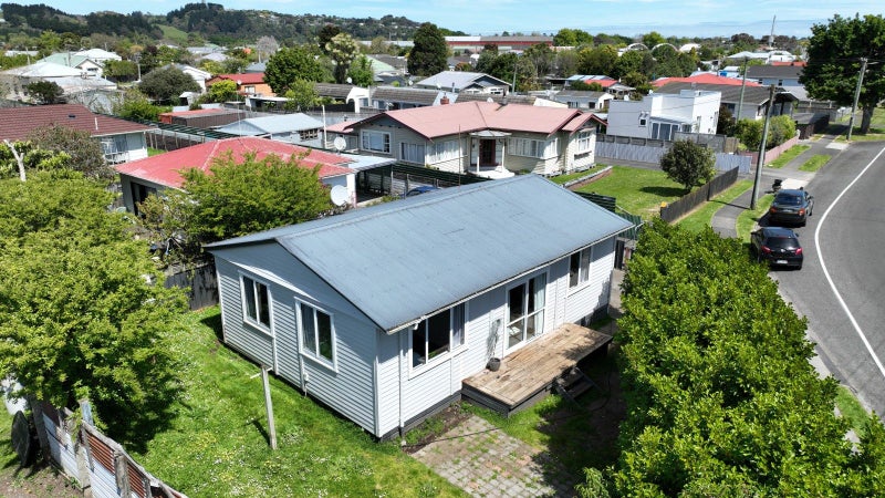 32 Talbot Street, Whanganui East, Whanganui - Carousel 1