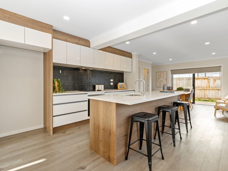 2/52 Carrington Avenue, Hillcrest, Hamilton - Carousel 1