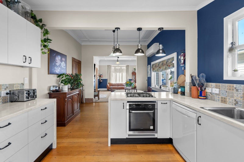 12 Kinross White Street, Napier South, Napier - Carousel 2