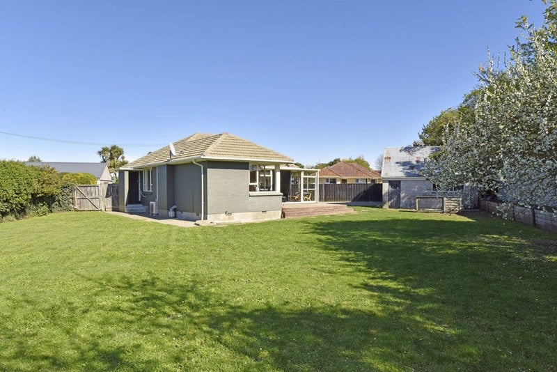 21 Wildwood Avenue, Wainoni, Christchurch - Carousel 1