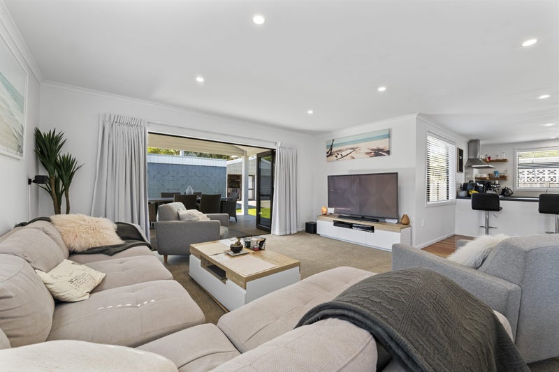 14 Bromley Place, Westown, New Plymouth - Carousel 2