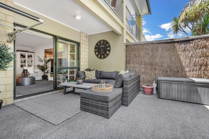 2/90 Albany Highway, Greenhithe, Auckland - Carousel 1