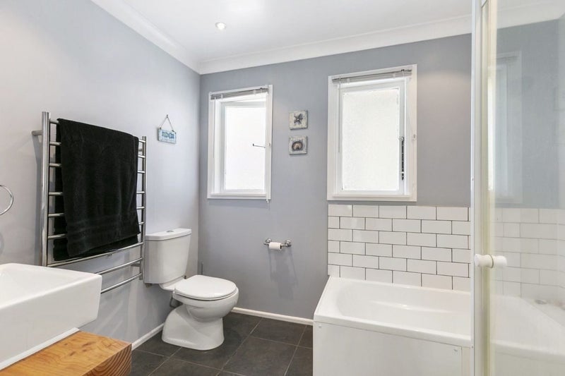 54 Collins Avenue, Tawa, Wellington - Carousel 28