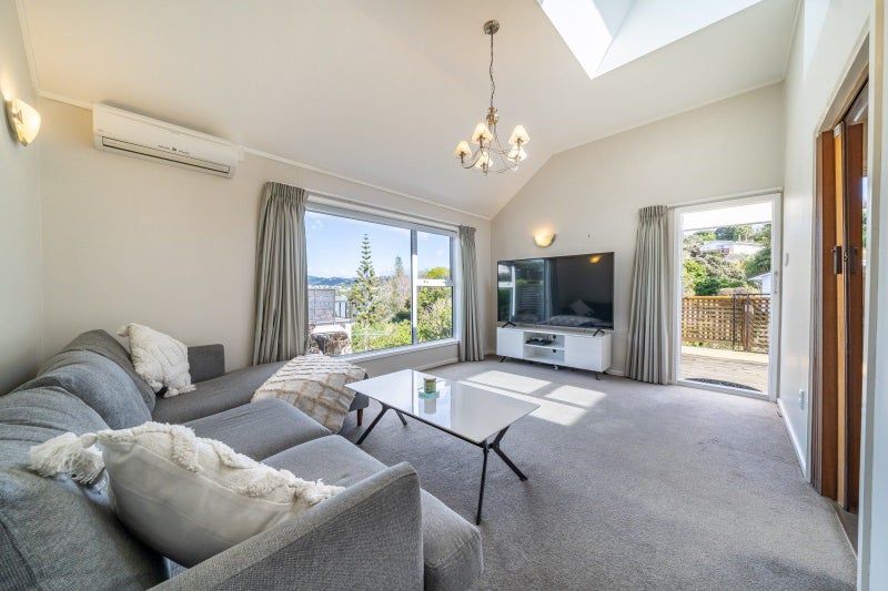 18B Penryn Drive, Camborne, Porirua - Carousel 1