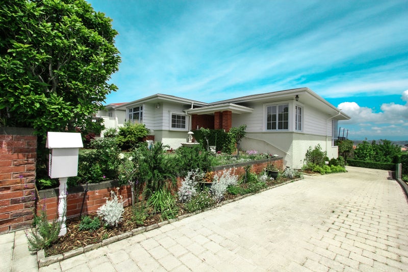 14 Coleman Terrace, Hospital Hill, Napier - Carousel 1