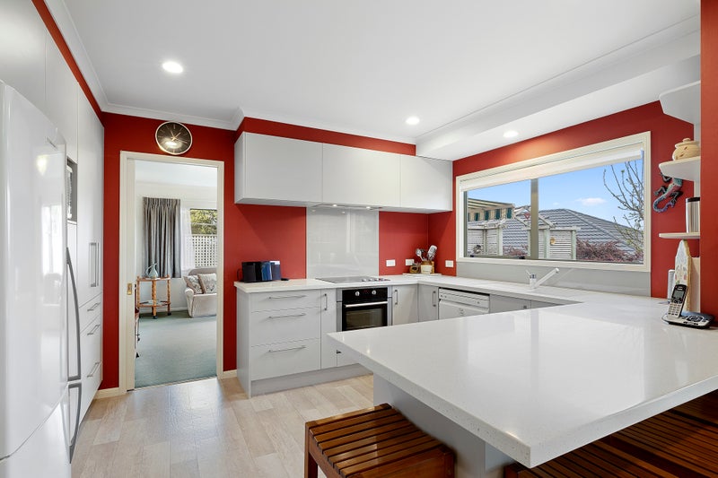 14 Shelter Grove, Frankleigh Park, New Plymouth - Carousel 2