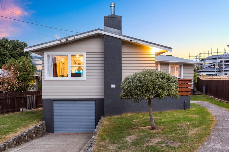 7 Kapekape Place, Pukerua Bay, Porirua - Carousel 1