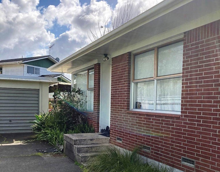 2/80 Moore Street, Hillcrest, Auckland - Carousel 1