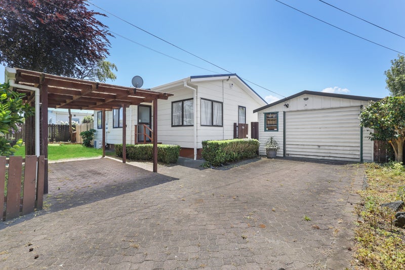 11 Waiari Road, Conifer Grove, Takanini - Carousel 2