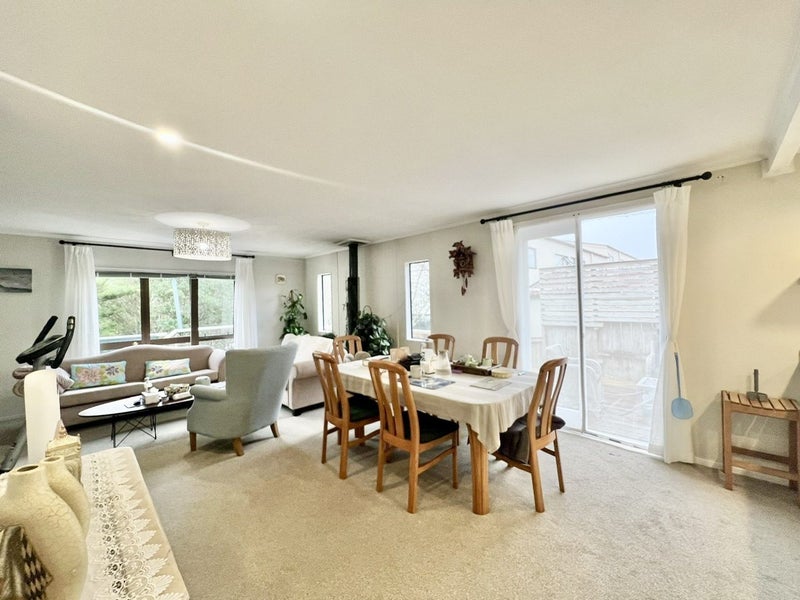 2/260 Sunset Road, Windsor Park, Auckland - Carousel 1
