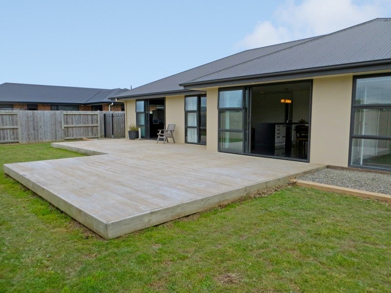 1 Chestnut Close, Kelvin Grove, Palmerston North - Carousel 2
