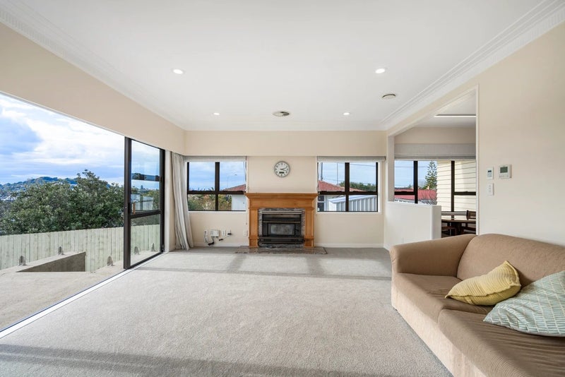 15 Maioro Street, New Windsor, Auckland - Carousel 2