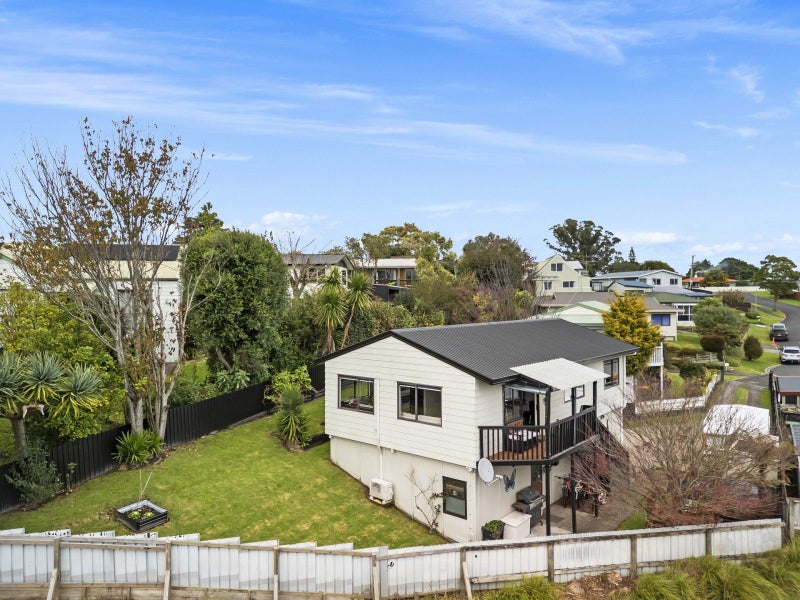 12 Dunrobbin Place, Gate Pa, Tauranga - Carousel 1