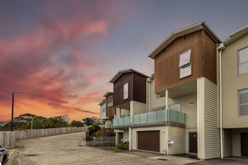 10/147 Albany Highway, Unsworth Heights, Auckland - Carousel 21