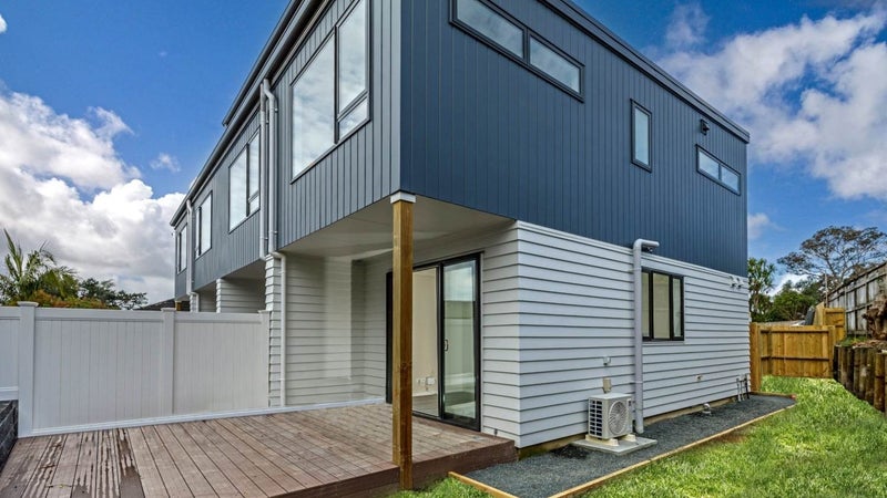 2C Glenford Lane, Te Atatu Peninsula, Auckland - Carousel 1