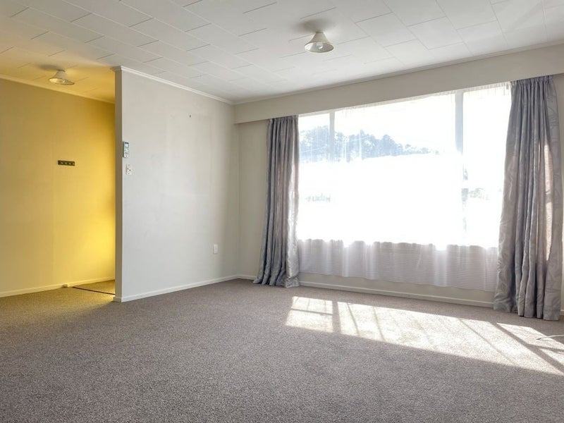 1/87 Pinehaven Road, Pinehaven, Upper Hutt - Carousel 2