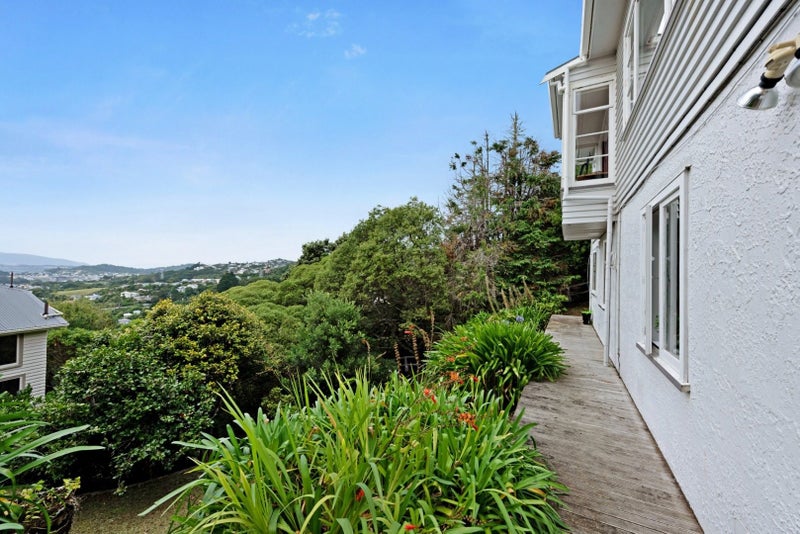 15 Mertoun Terrace, Highbury, Wellington - Carousel 8