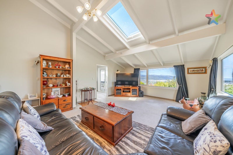 2 Taka Grove, Normandale, Lower Hutt - Carousel 2