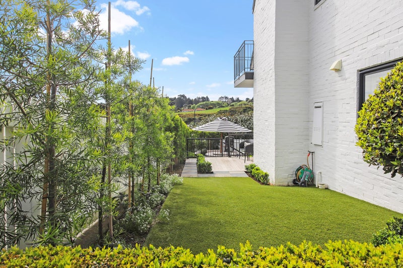 8 Byblos Place, The Gardens, Auckland - Carousel 2