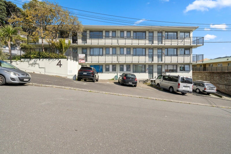 3/4 Derby Street, Mount Victoria, Wellington - Carousel 2