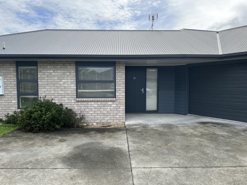 16 Petersburg Drive, Flagstaff, Hamilton - Carousel 1