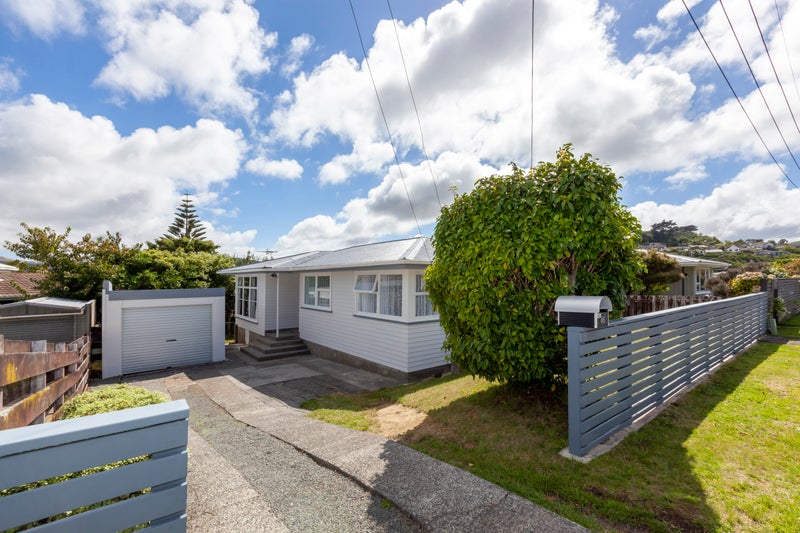 46 Mark Avenue, Paparangi, Wellington - Carousel 1