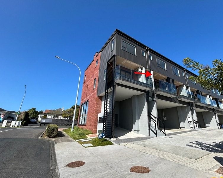2/1B Egremont Street, Belmont, Auckland - Carousel 1