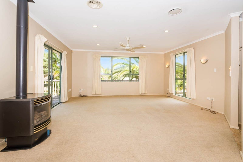 7 Daldys Bush Lane, Bayview, Auckland - Carousel 2