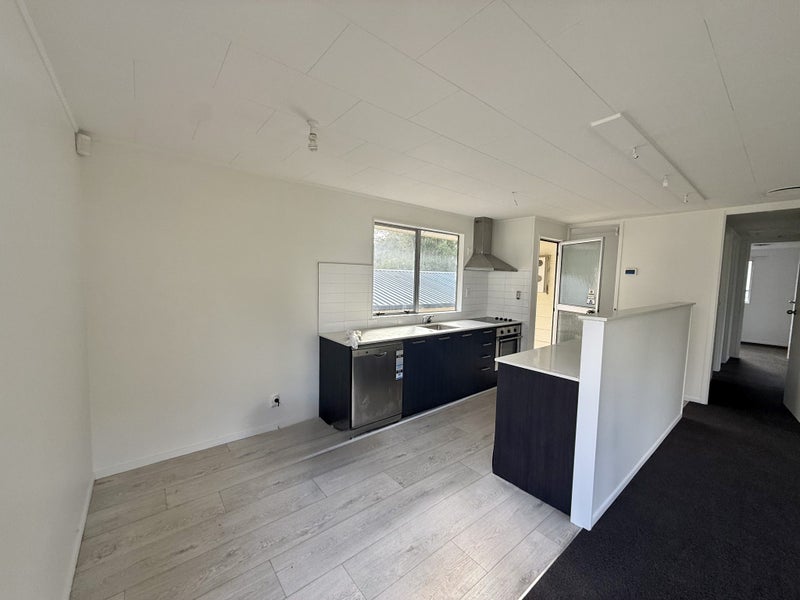 8 Mahoe Glade, Patumahoe, Pukekohe - Carousel 2