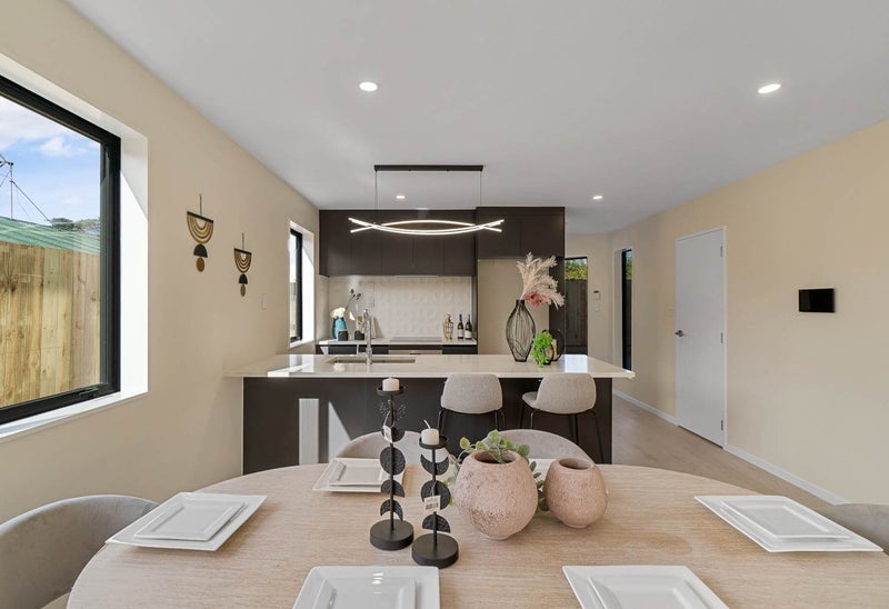 8B Deuxberry Avenue, Northcote, Auckland - Carousel 1