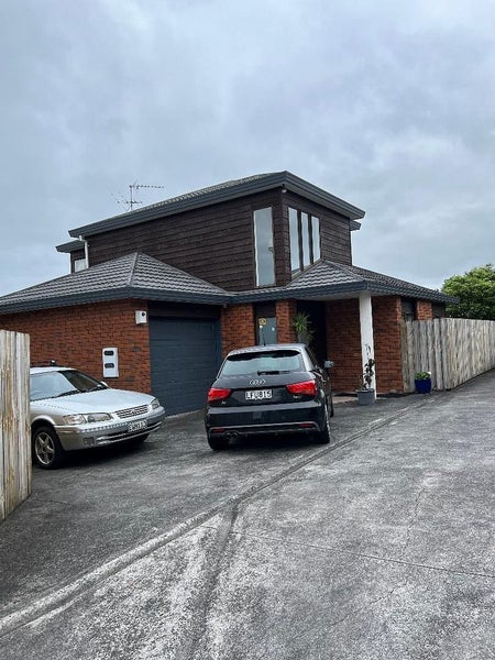 2/12 Raleigh Road, Northcote, Auckland - Carousel 2