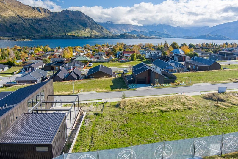6 Water Lily Lane, WANAKA - Carousel 1