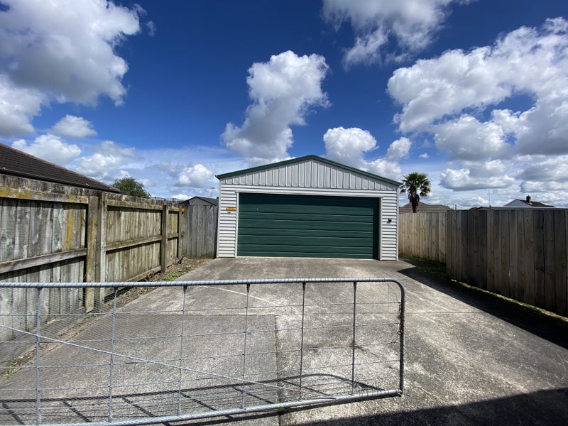 18 Pine Avenue, Bader, Hamilton - Carousel 2