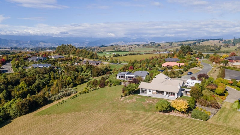 8 Ribbonwood Lane, Redwood Valley, Richmond - Carousel 2