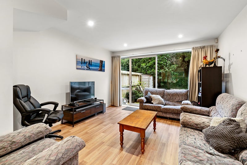 11/8 THATCHER CRES, CROFTON DOWNS, WELLINGTON - Carousel 2