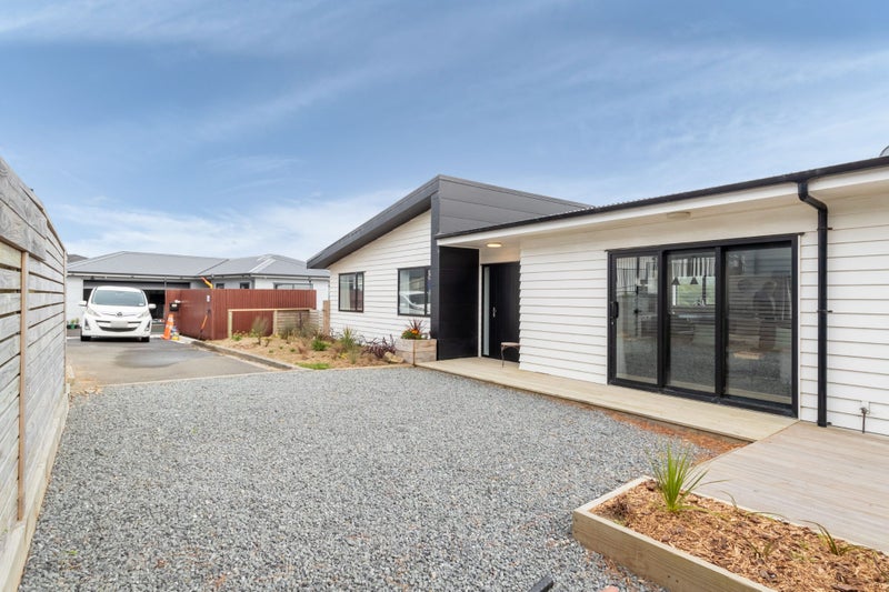 9 Cirrus Close, Newlands, Wellington - Carousel 1