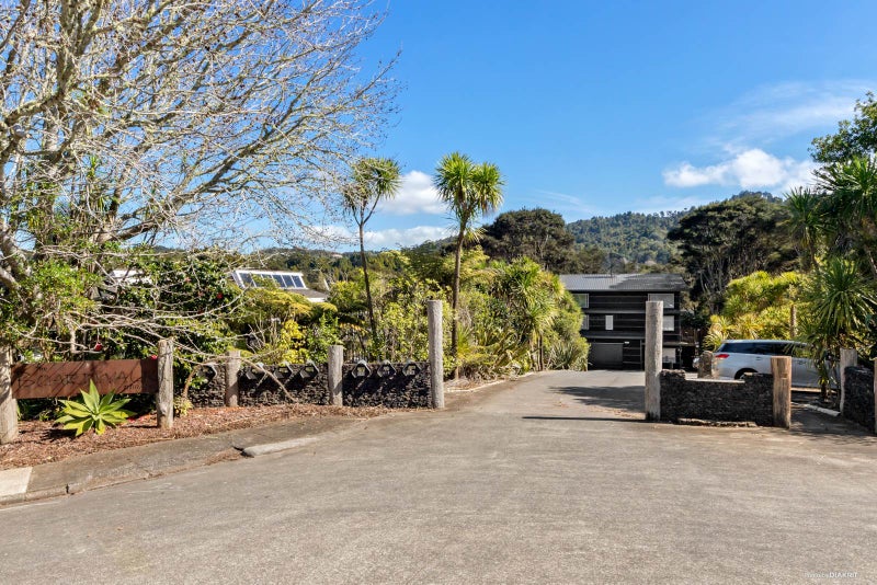 51 Rimutaka Place, Titirangi, Auckland - Carousel 1
