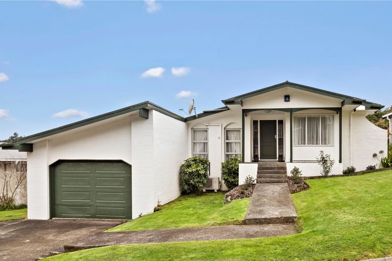 5 Caesars Place, Churton Park, Wellington - Carousel 1